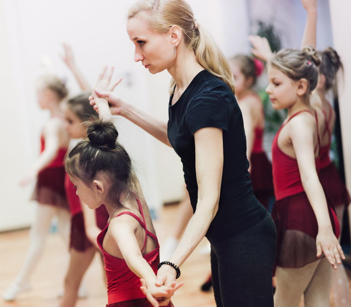 Олеся Левченко — педагог танцевального лагеря от школы балета Kasok